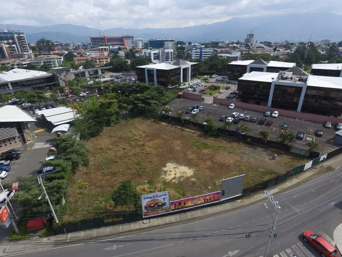 Propiedad para Desarrollo Comercial y Habitacional