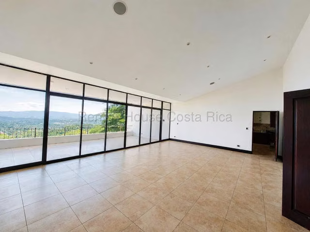  Casa de lujo en venta – Ciudad Colón  EB27-325
