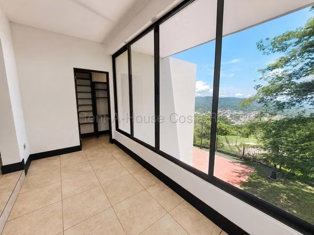  Casa de lujo en venta – Ciudad Colón  EB27-325