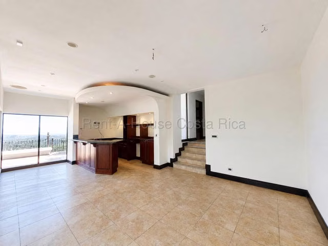  Casa de lujo en venta – Ciudad Colón  EB27-325