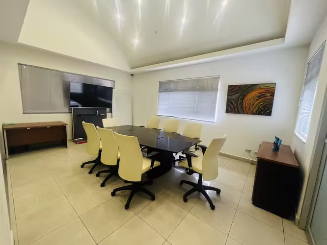  ¡TU NUEVA OFICINA EN EL CORAZÓN DE SANTA ANA!  - Imagen 2