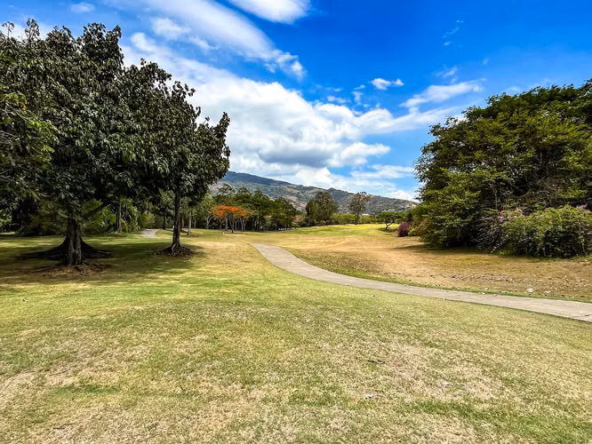 VENTA DE CASA EN VALLE DEL SOL CON VISTA AL GOLF - Imagen 19