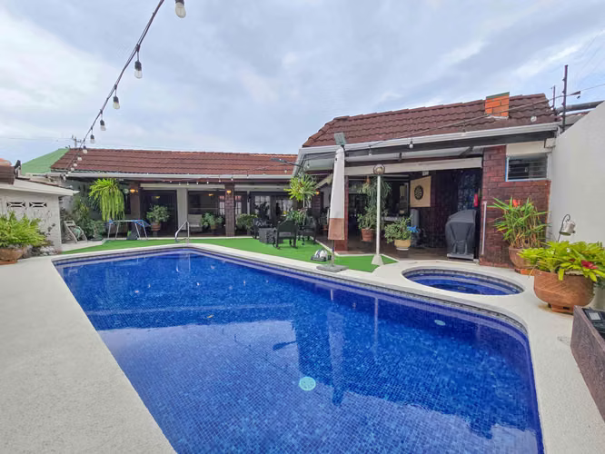 CASA DE UNA PLANTA CON PISCINA PRIVADA EN BELLO HORIZONTE ESCAZU