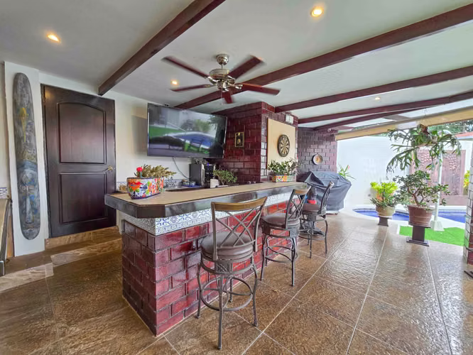 CASA DE UNA PLANTA CON PISCINA PRIVADA EN BELLO HORIZONTE ESCAZU - Imagen 3