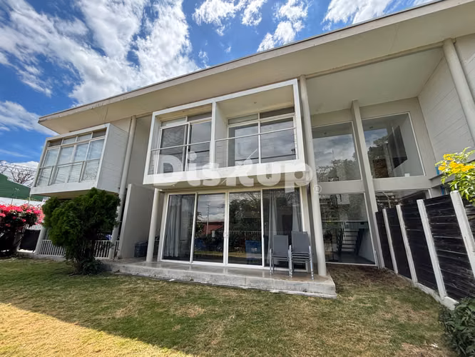 Venta de moderna casa de 2 hab. Amplio patio. Río Oro, Santa Ana - Imagen 11