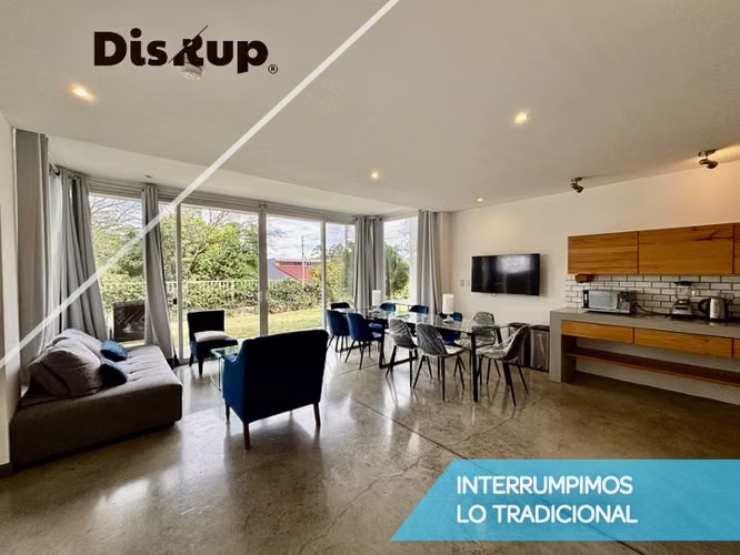 Venta de moderna casa de 2 hab. Amplio patio. Río Oro, Santa Ana