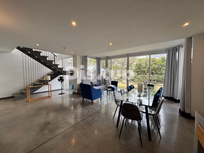 Venta de moderna casa de 2 hab. Amplio patio. Río Oro, Santa Ana - Imagen 3