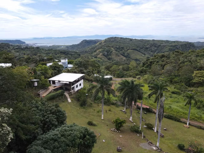 Venta Casa y cabinas en Esparza con piscina - Imagen 4
