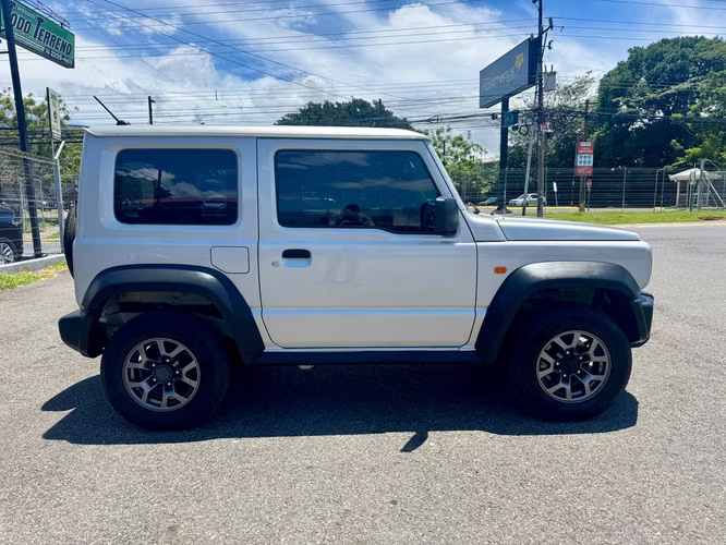 Suzuki Jimny GL A/T 2022 - Imagen 2