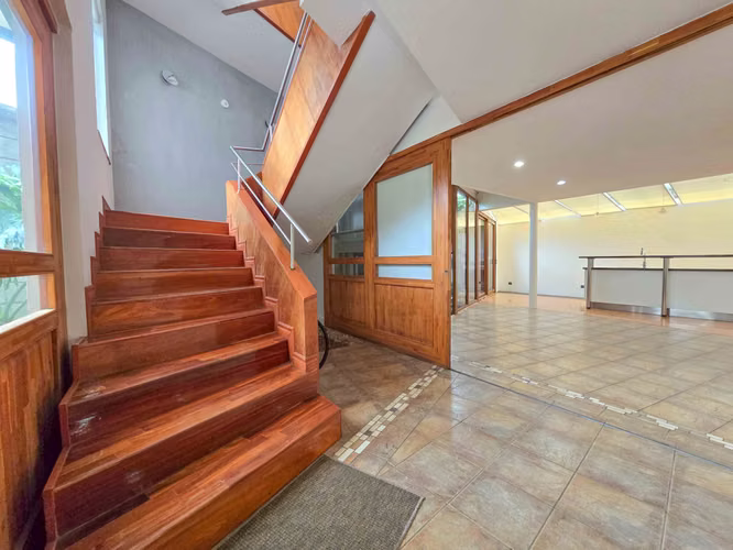 CONDO CONTEMPORANEO DE 432 M2 CON VISTA EN GUACHIPELIN ESCAZU