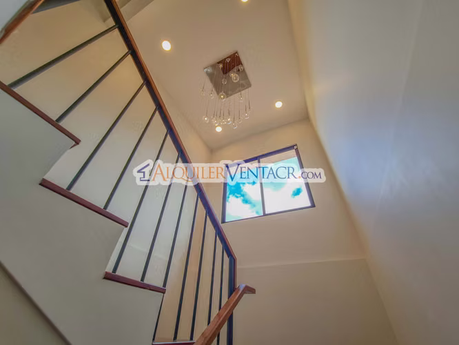 LUJOSA CASA DE 406 M2 CON PISCINA PROPIA EN JABONCILLOS ESCAZU - Imagen 10