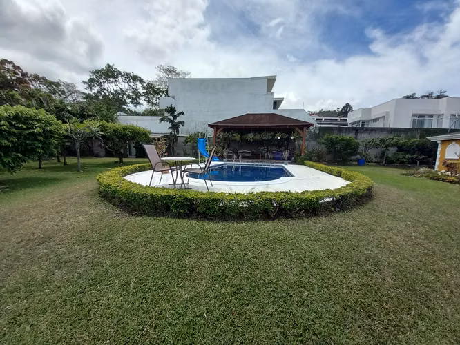 02 / Venta / lote de 3000 mts con casa grande / Uso suelo 8 casas / San Rafael