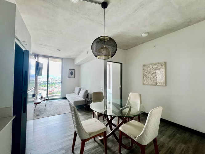 Apartamento amoblado frente al Parque La Sabana, Sabana Sur.