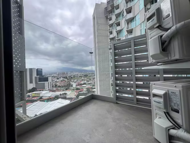 Apartamento amoblado frente al Parque La Sabana, Sabana Sur. - Imagen 5