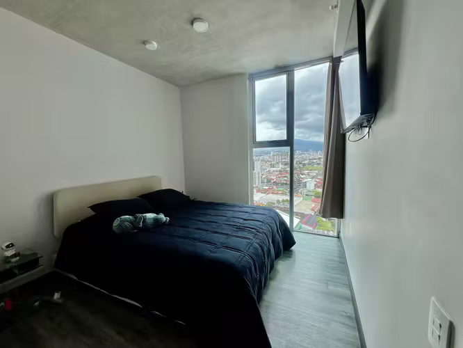 Apartamento amoblado frente al Parque La Sabana, Sabana Sur. - Imagen 3