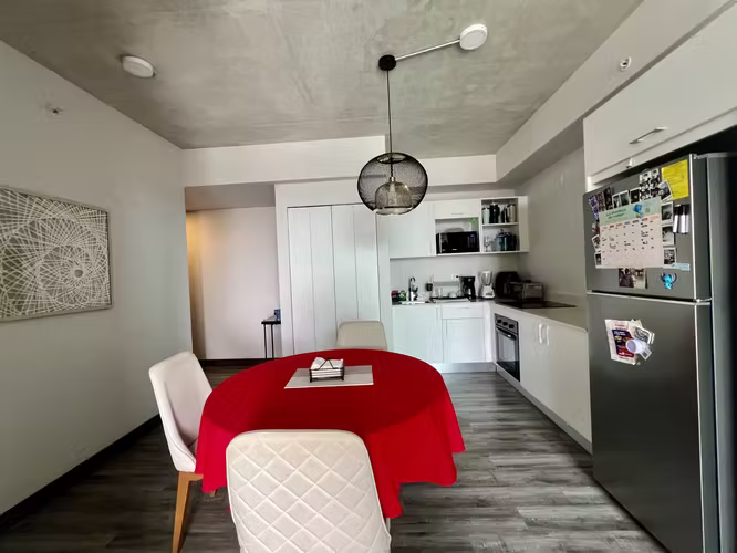 Apartamento amoblado frente al Parque La Sabana, Sabana Sur. - Imagen 8