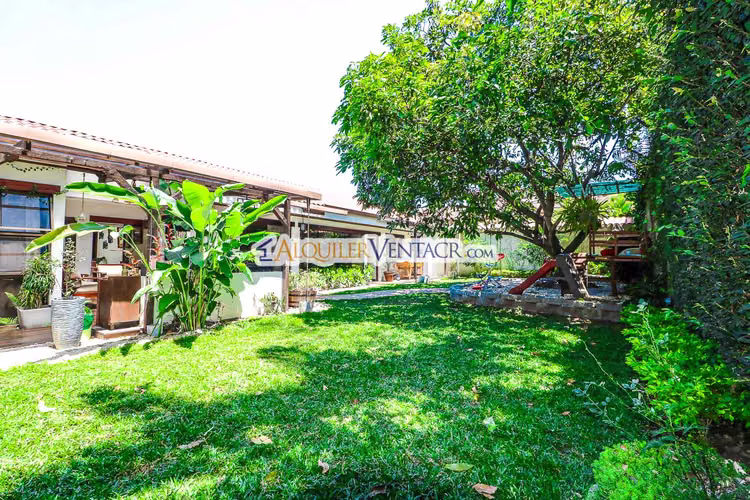 CASA DE UN NIVEL CON 600 M2 LOTE EN TREJOS MONTEALEGRE ESCAZU - Imagen 8