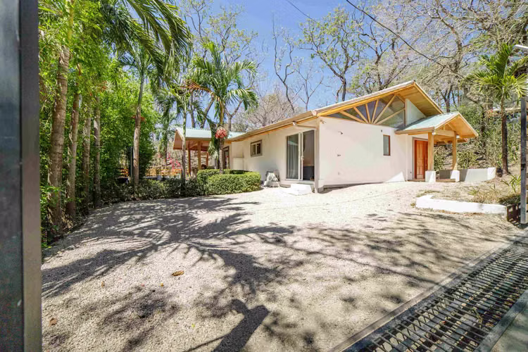 Casa con Piscina Privada en Nosara a Solo 5 Minutos de Playa Pelada - Imagen 3