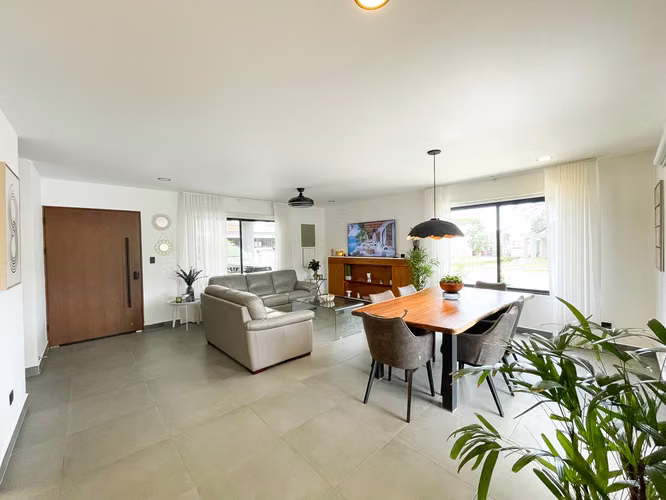 Venta de casa en condominio en Santa Ana Centro