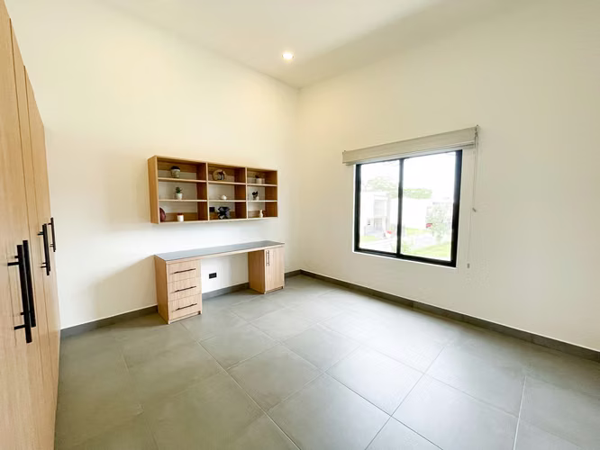 Venta de casa en condominio en Santa Ana Centro