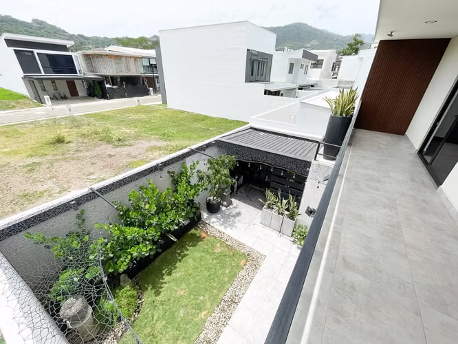 Venta de casa en condominio en Santa Ana Centro