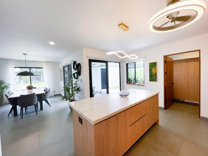 Venta de casa en condominio en Santa Ana Centro