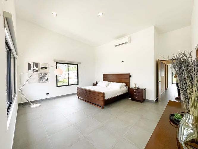 Venta de casa en condominio en Santa Ana Centro