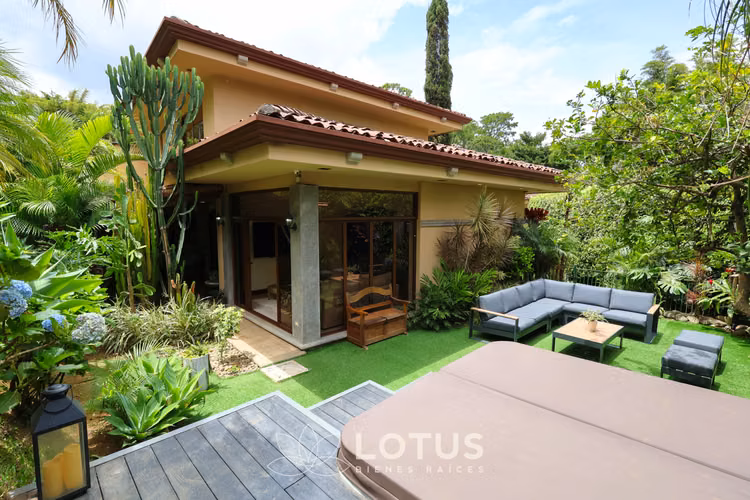 Casa Remodelada en Condominio Hacienda Gregal, Curridabat, Cód. AJ016