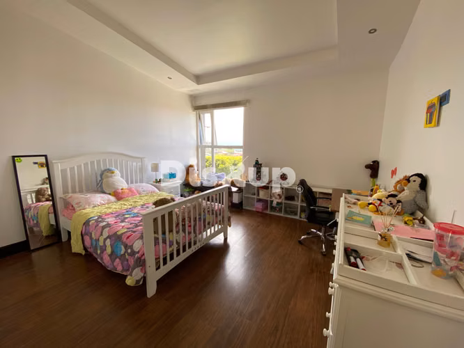 Venta de moderna Casa de 4 hab. Amplio terreno. San Rafael. Montes de Oca