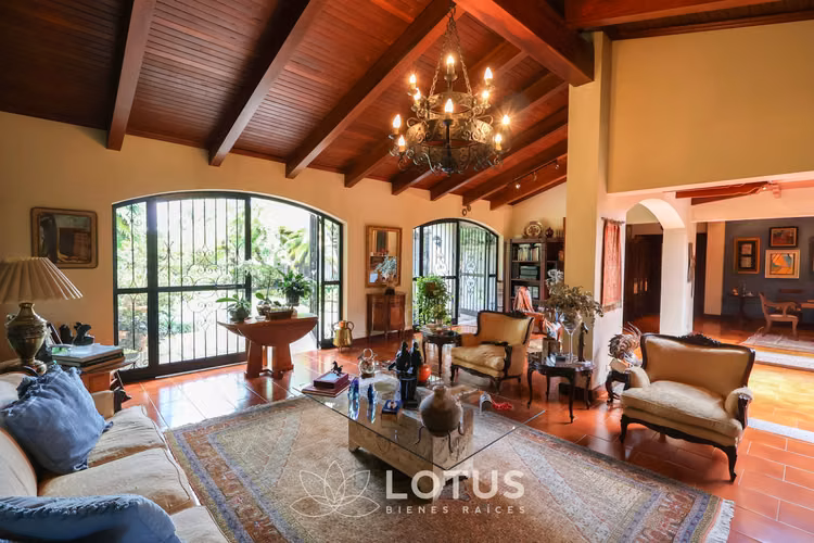 Casa de una Planta Independiente con Acabados de Lujo en Lomas de Ayarco, Cód. AJ013 - Imagen 8