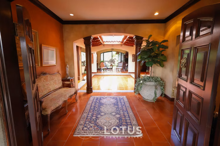 Casa de una Planta Independiente con Acabados de Lujo en Lomas de Ayarco, Cód. AJ013 - Imagen 4
