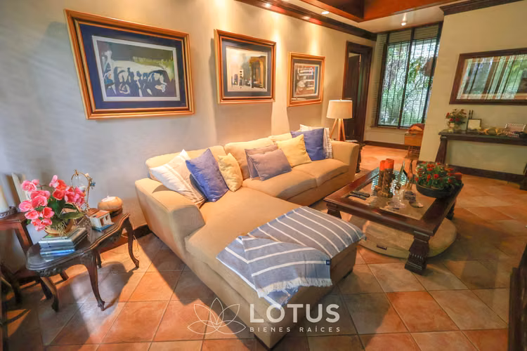Casa de una Planta Independiente con Acabados de Lujo en Lomas de Ayarco, Cód. AJ013 - Imagen 15