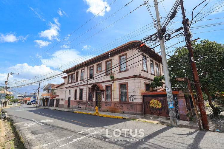 Edificio Histórico para Remodelar con Uso de Suelo Mixto en Barrio La California, Cód. AJ038