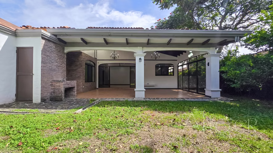CASA PRECIOSA DE UN SOLO NIVEL  EN PIEDADES  CON  CUARTO DE SERVICIO  |  750m² - Imagen 6