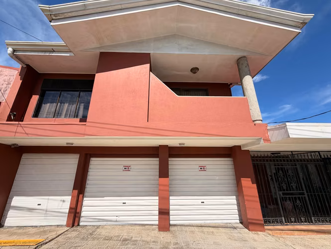 Casa totalmente amueblada en alquiler – Naranjo Centro | Excelente ubicación - Imagen 1