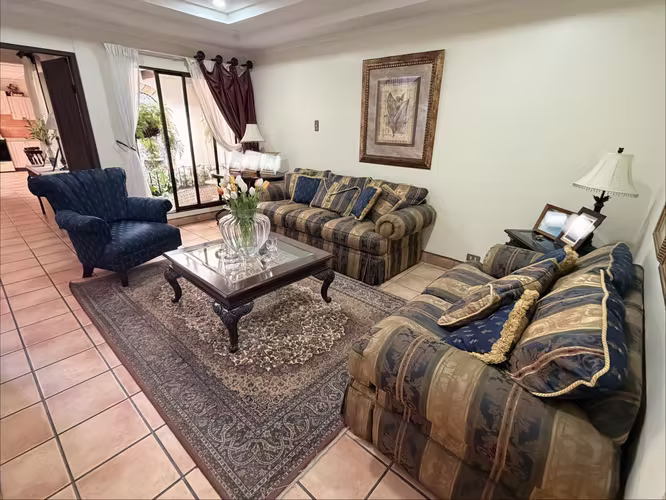 Casa totalmente amueblada en alquiler – Naranjo Centro | Excelente ubicación - Imagen 2