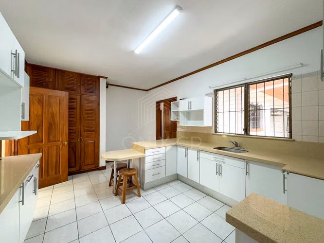 Casa de Una Planta en Alquiler en Curridabat 4 habitaciones con Jardín - Imagen 6
