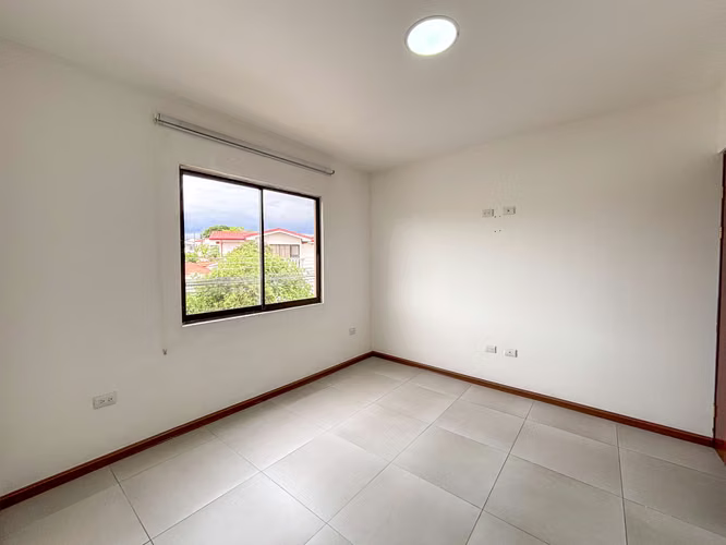 Apartamento en primer piso | Uruca Condominio con seguridad | cerca del Hospital México - Imagen 4