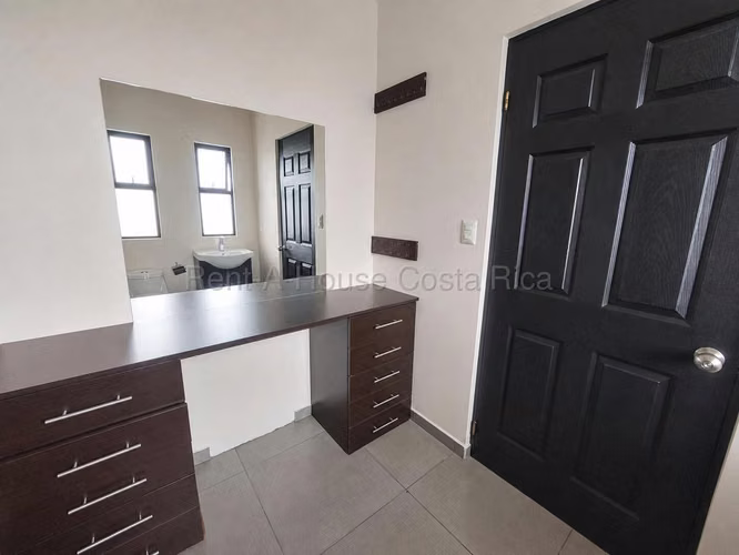 CASA CON GRAN PATIO Y TERRAZA – SAN FRANCISCO DE HEREDIA - Imagen 8