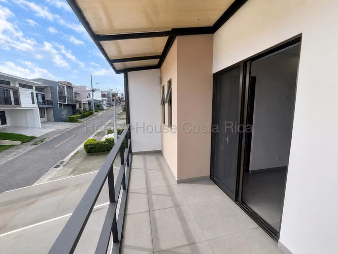 CASA CON GRAN PATIO Y TERRAZA – SAN FRANCISCO DE HEREDIA - Imagen 13