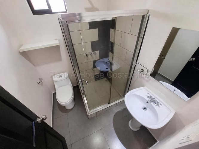 CASA CON GRAN PATIO Y TERRAZA – SAN FRANCISCO DE HEREDIA - Imagen 12