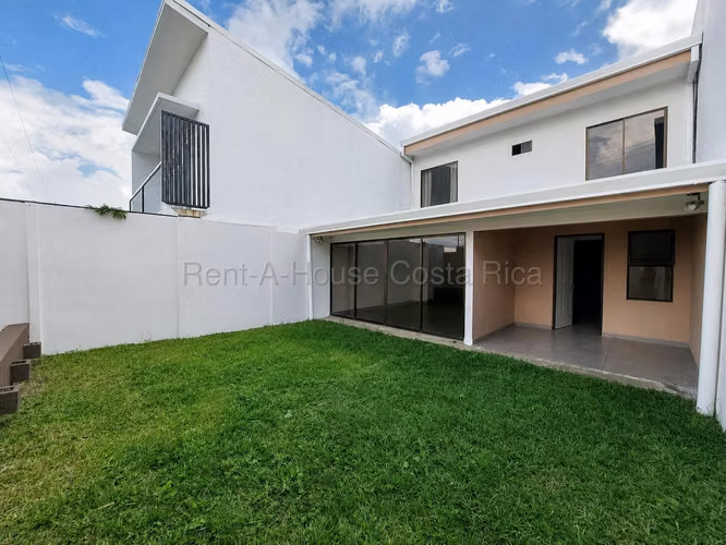 CASA CON GRAN PATIO Y TERRAZA – SAN FRANCISCO DE HEREDIA - Imagen 5
