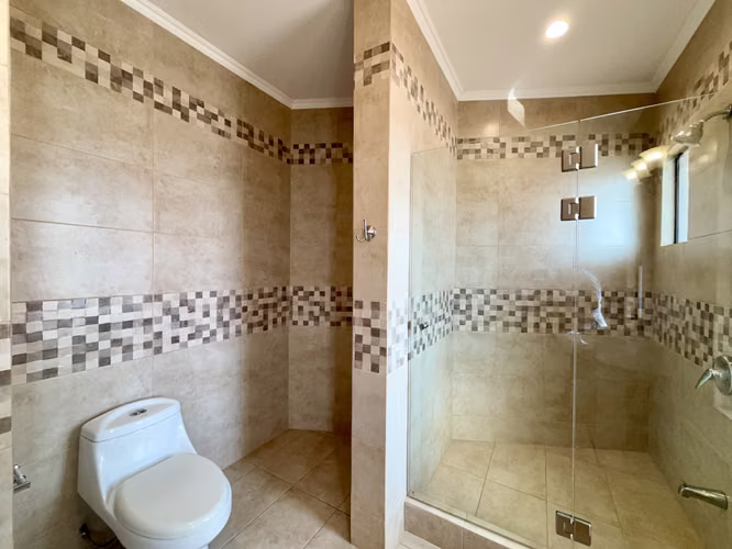 Hermoso Apartamento de Lujo Amueblado en Cariari Heredia cerca del Aeropuerto Juan Santamaría - Imagen 15