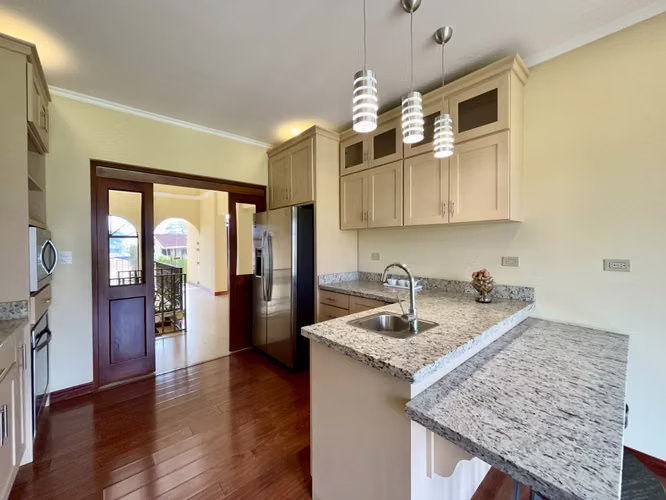 Hermoso Apartamento de Lujo Amueblado en Cariari Heredia cerca del Aeropuerto Juan Santamaría - Imagen 7