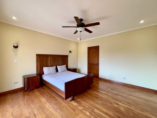 Hermoso Apartamento de Lujo Amueblado en Cariari Heredia cerca del Aeropuerto Juan Santamaría - Imagen 11
