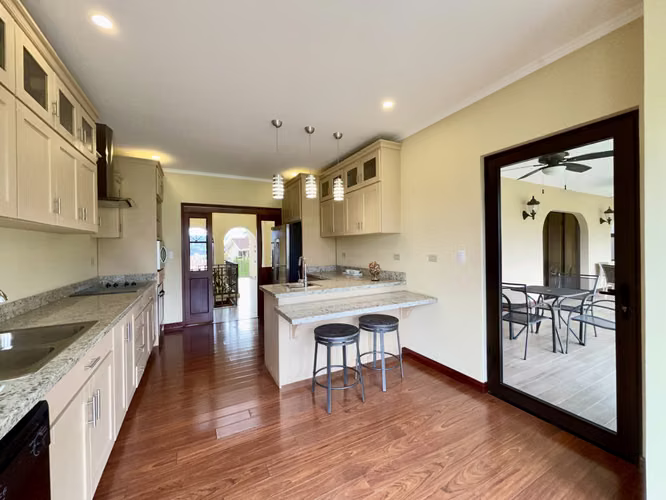 Hermoso Apartamento de Lujo Amueblado en Cariari Heredia cerca del Aeropuerto Juan Santamaría - Imagen 6