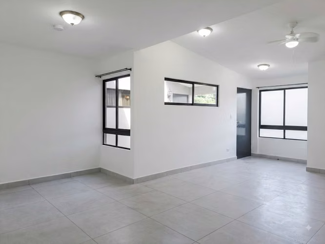 Apto 2da Planta en Condominio Francisco, La Aurora - ¡Pet Friendly!