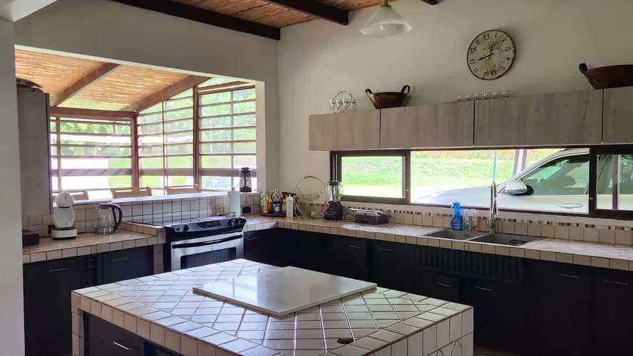 VENTA / Casa de 4 habitaciones con piscina privada en Guápiles