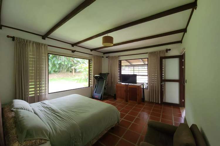 VENTA / Casa de 4 habitaciones con piscina privada en Guápiles