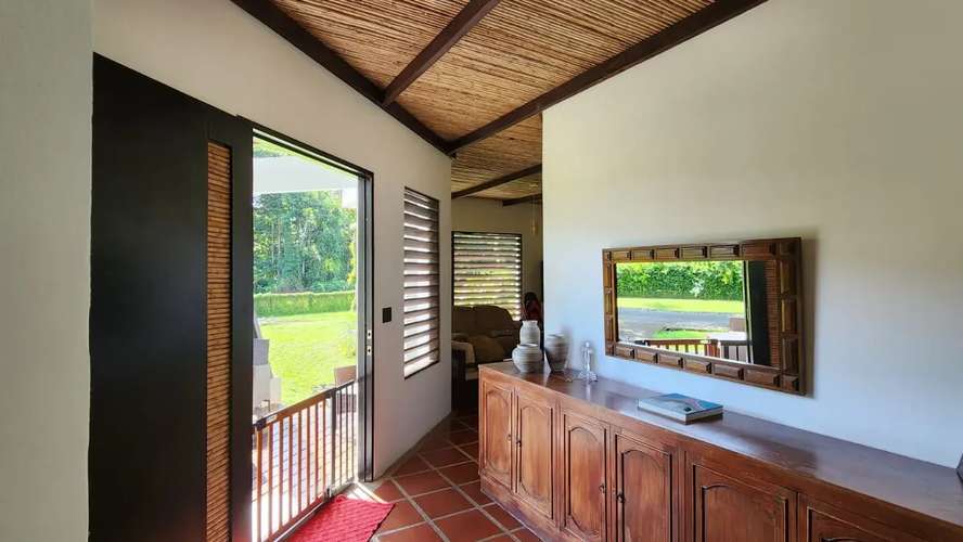 VENTA / Casa de 4 habitaciones con piscina privada en Guápiles